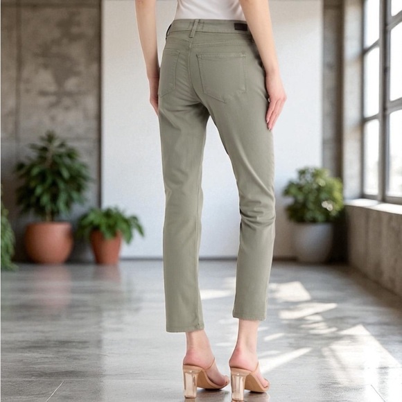 NWOT PAIGE ‘Rianne’ High-Waisted Cuff Jeans in “Seaweed Green” Size 23 - Picture 2 of 16